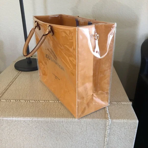 Louis Vuitton Glossy Tote Bag 👜 - Picture 3 of 9